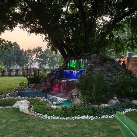 Sunahari Bagh - Pool Farm Retreat @ グルガウン エクステリア 写真